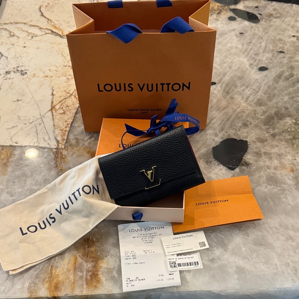 Authentic Louie Vuitton Capucines wallet